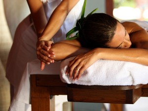 The art of Taurumi massage © Sofitel Moorea Ia Ora Beach Resort