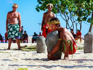 Stone lifting competition © L.Vallet